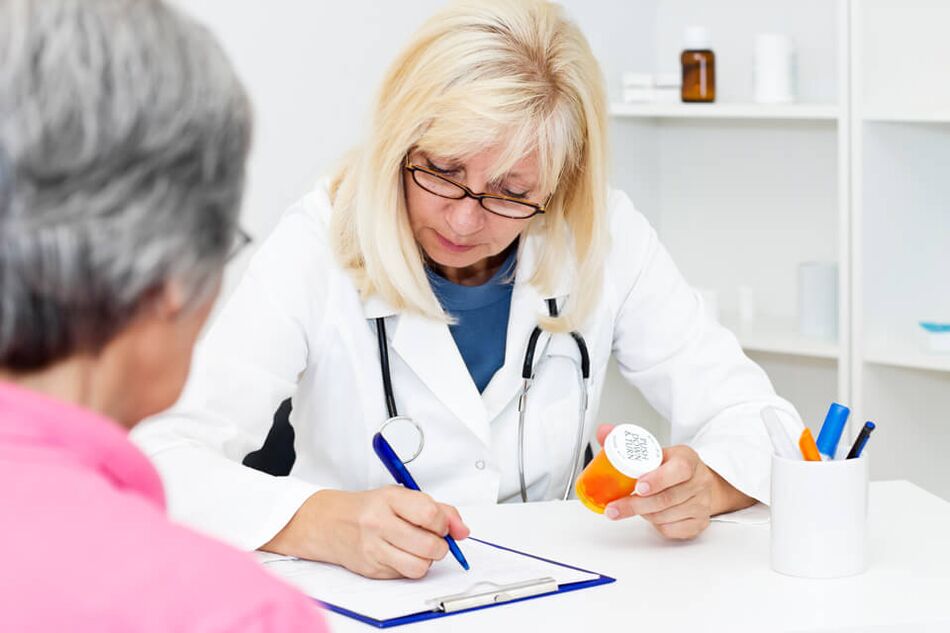 Doctor prescribes medication for hip pain